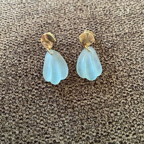 Vintage Avon Elegant Gold and Blue Earrings - Picture 3 of 3